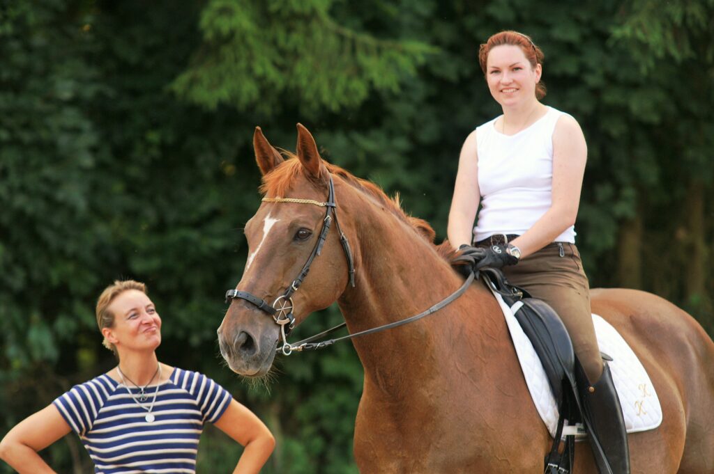 Wie kommt eine S*** Dressurreiterin zum gebisslosen Reiten? Karolin